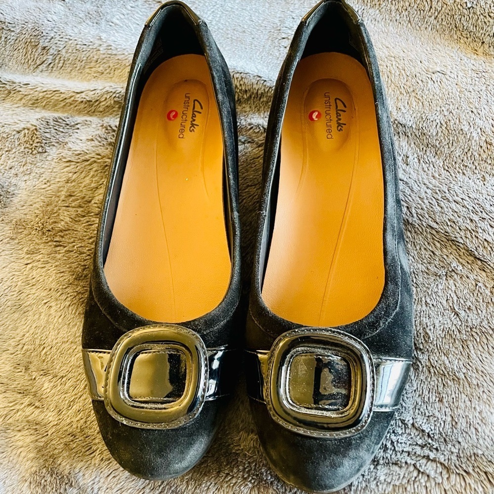 Clarks Women's Un.Blush Cove size 9 in Black Combination of suede and buckle